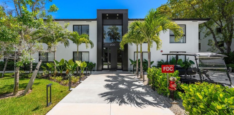 Кондоминиум с 4 спальнями в Ки-Бискейн, Флорида № 1988687