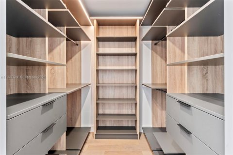 Купить кондоминиум в Ки-Бискейн, Флорида 4 спальни, 162.58м2, № 1988687 - фото 15