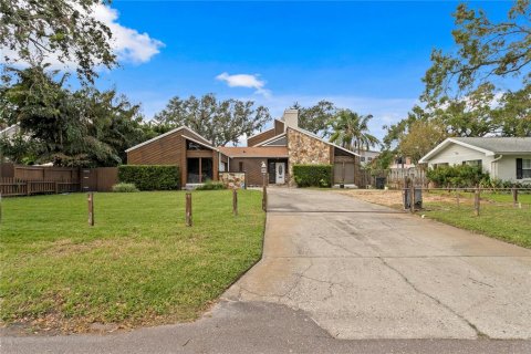 Casa en venta en Tampa, Florida, 4 dormitorios, 252.6 m2 № 1442866 - foto 1