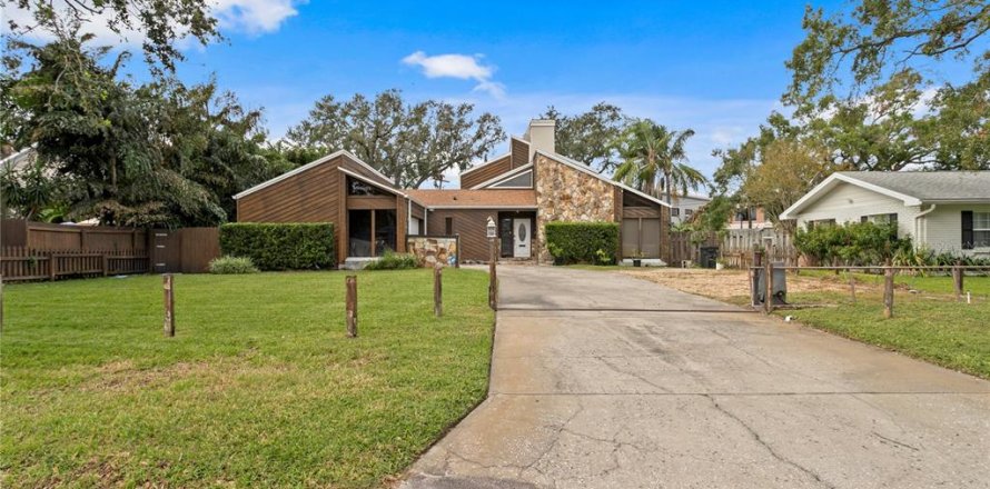 Villa ou maison à Tampa, Floride 4 chambres, 252.6 m2 № 1442866