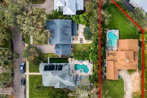 House in Tampa, Florida 4 bedrooms, 252.6 sq.m. № 1442866 - photo 2