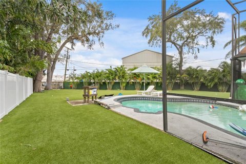 Casa en venta en Tampa, Florida, 4 dormitorios, 252.6 m2 № 1442866 - foto 7
