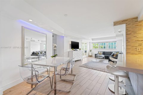 Condo in Miami Beach, Florida, 3 bedrooms № 2152837 - photo 3