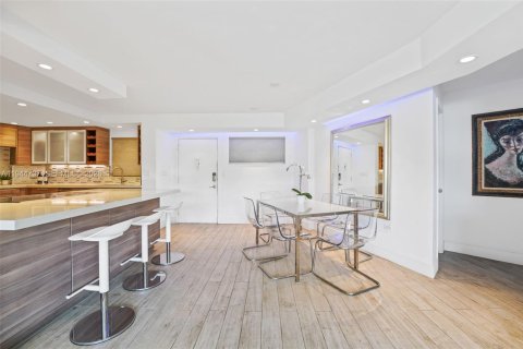 Condo in Miami Beach, Florida, 3 bedrooms № 2152837 - photo 5
