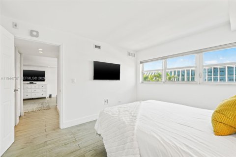 Condo in Miami Beach, Florida, 3 bedrooms № 2152837 - photo 22
