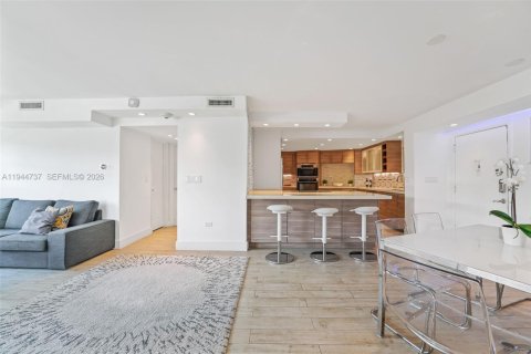 Condo in Miami Beach, Florida, 3 bedrooms № 2152837 - photo 9