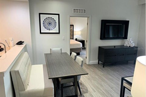 Condo in Winter Garden, Florida, 2 bedrooms № 2210028 - photo 13