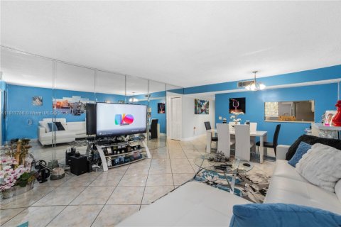 Condominio en venta en Miami, Florida, 2 dormitorios, 91.51 m2 № 1775805 - foto 6