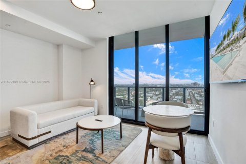 Condo in Miami Beach, Florida, 1 bedroom  № 1953362 - photo 1