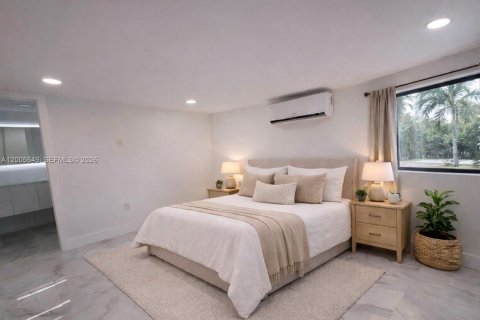 House in North Miami Beach, Florida 7 bedrooms, 297.29 sq.m. № 2068796 - photo 25