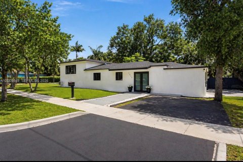 Villa ou maison à North Miami Beach, Floride 7 chambres, 297.29 m2 № 2068796