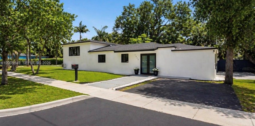 Villa ou maison à North Miami Beach, Floride 7 chambres, 297.29 m2 № 2068796