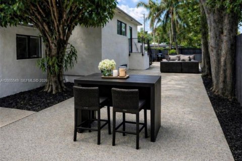 House in North Miami Beach, Florida 7 bedrooms, 297.29 sq.m. № 2068796 - photo 28