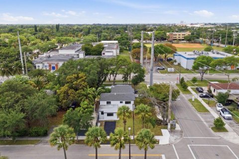 Villa ou maison à vendre à North Miami Beach, Floride: 7 chambres, 297.29 m2 № 2068796 - photo 5