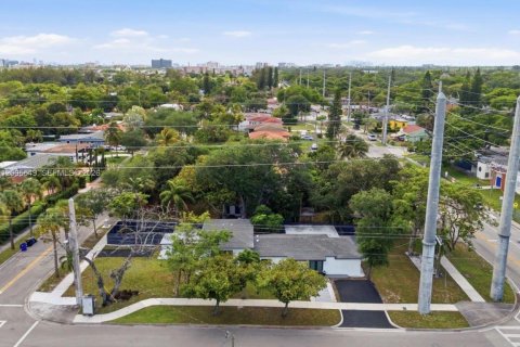 Villa ou maison à vendre à North Miami Beach, Floride: 7 chambres, 297.29 m2 № 2068796 - photo 4