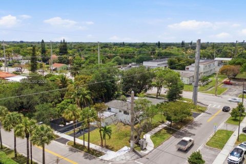 Villa ou maison à vendre à North Miami Beach, Floride: 7 chambres, 297.29 m2 № 2068796 - photo 6