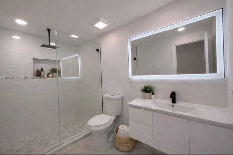 Villa ou maison à vendre à North Miami Beach, Floride: 7 chambres, 297.29 m2 № 2068796 - photo 21