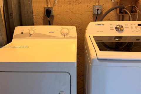 Снять в аренду кондоминиум в Пемброк-Пайнс, Флорида 2 спальни, 104.98м2, № 1948260 - фото 10