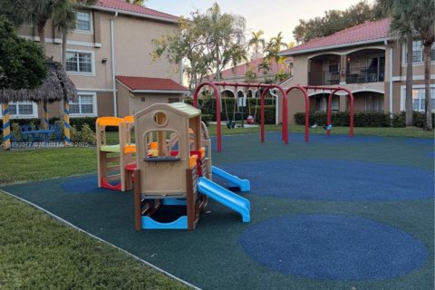 Снять в аренду кондоминиум в Пемброк-Пайнс, Флорида 2 спальни, 104.98м2, № 1948260 - фото 7