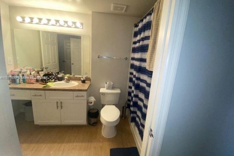 Снять в аренду кондоминиум в Пемброк-Пайнс, Флорида 2 спальни, 104.98м2, № 1948260 - фото 4