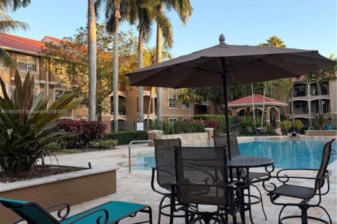 Снять в аренду кондоминиум в Пемброк-Пайнс, Флорида 2 спальни, 104.98м2, № 1948260 - фото 6