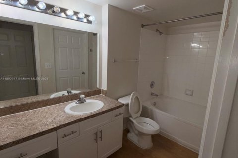 Снять в аренду кондоминиум в Пемброк-Пайнс, Флорида 2 спальни, 104.98м2, № 1948260 - фото 12