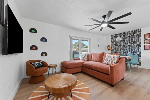 House in Clearwater, Florida 3 bedrooms, 175.4 sq.m. № 1899052 - photo 10