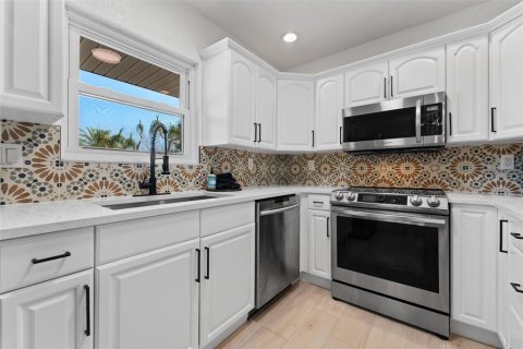 House in Clearwater, Florida 3 bedrooms, 175.4 sq.m. № 1899052 - photo 15