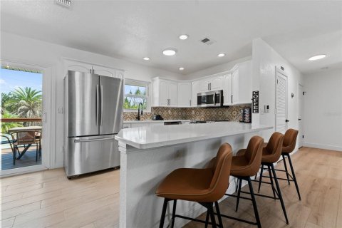 House in Clearwater, Florida 3 bedrooms, 175.4 sq.m. № 1899052 - photo 9