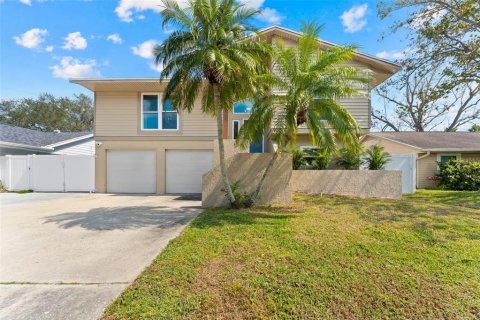 House in Clearwater, Florida 3 bedrooms, 175.4 sq.m. № 1899052 - photo 2