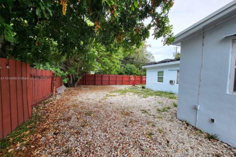House in Pompano Beach, Florida 5 bedrooms, 118.08 sq.m. № 1763084 - photo 4