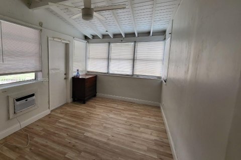 House in Pompano Beach, Florida 5 bedrooms, 118.08 sq.m. № 1763084 - photo 14