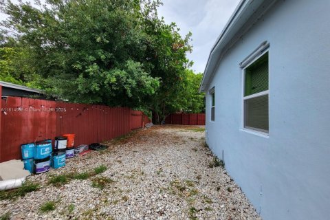 House in Pompano Beach, Florida 5 bedrooms, 118.08 sq.m. № 1763084 - photo 5
