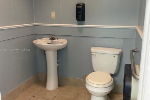 Commercial property in Sanford, Florida № 1962806 - photo 12