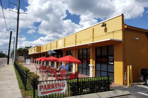 Commercial property in Sanford, Florida № 1962806