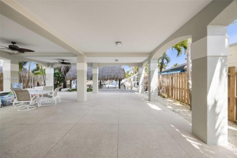 House in Key Largo, Florida 4 bedrooms, 297.1 sq.m. № 1863520 - photo 3