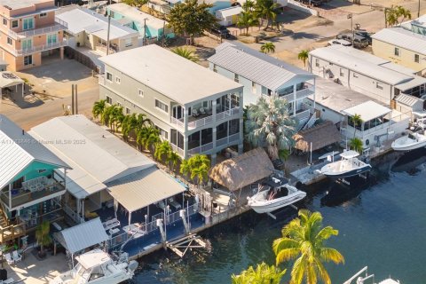 House in Key Largo, Florida 4 bedrooms, 297.1 sq.m. № 1863520 - photo 1