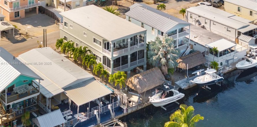 House in Key Largo, Florida 4 bedrooms, 297.1 sq.m. № 1863520