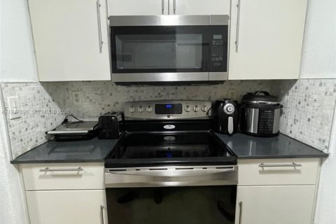 Снять в аренду кондоминиум в Майами, Флорида 2 спальни, 81.48м2, № 2005049 - фото 8