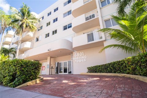 Condominio en venta en Miami Beach, Florida, 2 dormitorios, 75.25 m2 № 2034970 - foto 17