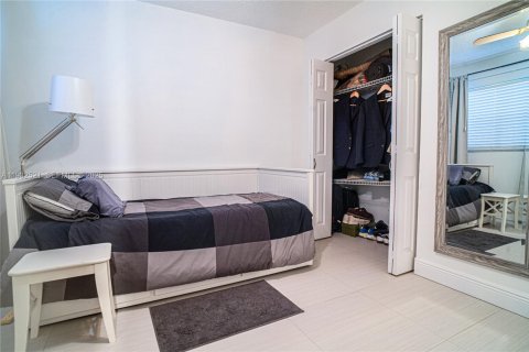 Condominio en venta en Miami Beach, Florida, 2 dormitorios, 75.25 m2 № 2034970 - foto 14