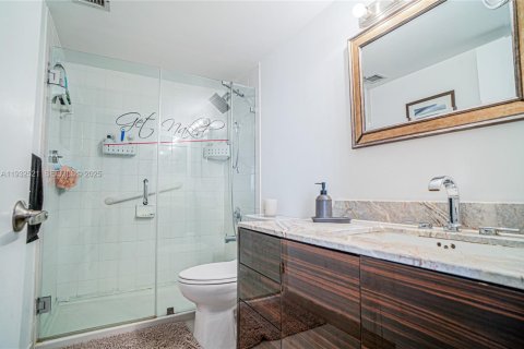 Condominio en venta en Miami Beach, Florida, 2 dormitorios, 75.25 m2 № 2034970 - foto 9