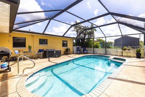 House in Lehigh Acres, Florida 3 bedrooms, 102.56 sq.m. № 1761237 - photo 30