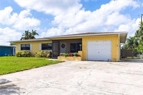 House in Lehigh Acres, Florida 3 bedrooms, 102.56 sq.m. № 1761237 - photo 2