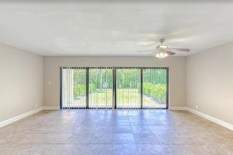Townhouse in Boca Raton, Florida 3 bedrooms, 1847.83 sq.m. № 2399997 - photo 3