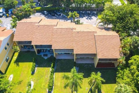 Townhouse in Boca Raton, Florida 3 bedrooms, 1847.83 sq.m. № 2399997 - photo 2