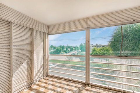 Copropriété à vendre à North Miami Beach, Floride: 2 chambres, 82.03 m2 № 1971527 - photo 6