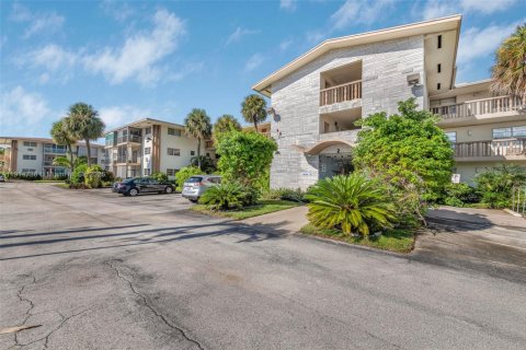 Copropriété à vendre à North Miami Beach, Floride: 2 chambres, 82.03 m2 № 1971527 - photo 13