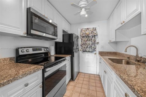 Copropriété à vendre à North Miami Beach, Floride: 2 chambres, 82.03 m2 № 1971527 - photo 1