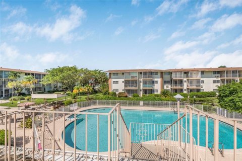 Copropriété à vendre à North Miami Beach, Floride: 2 chambres, 82.03 m2 № 1971527 - photo 15